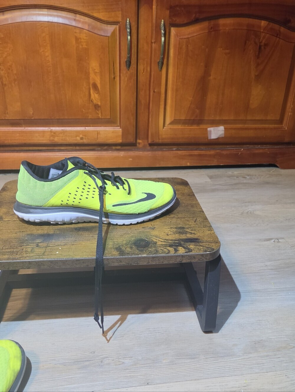 Women  Nike FS Lite Run in the "Volt Yellow" colorway Size 9.5 - Picture 8 of 8